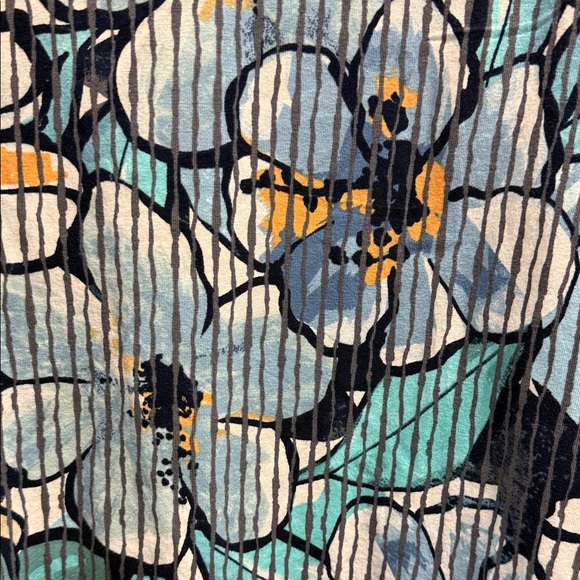 Alfred Dunner Flattering Blue Floral Women's Top - 3/4 sleeves - Picture 7 of 8